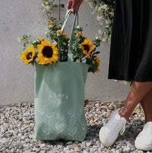 Load image into Gallery viewer, ORGANIC COTTON TOTE BAG IN GREEN WITH TEA LEAVES
